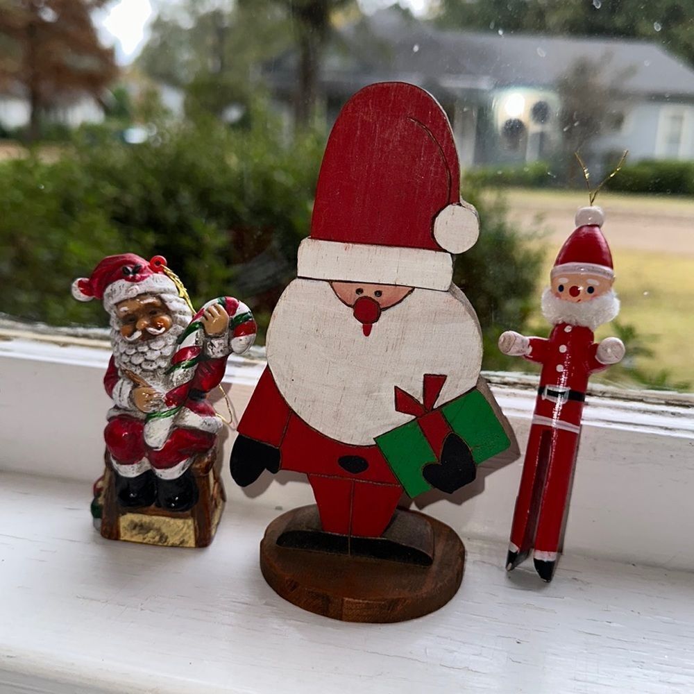 Lot of 3 Santa Claus themed Christmas decorations